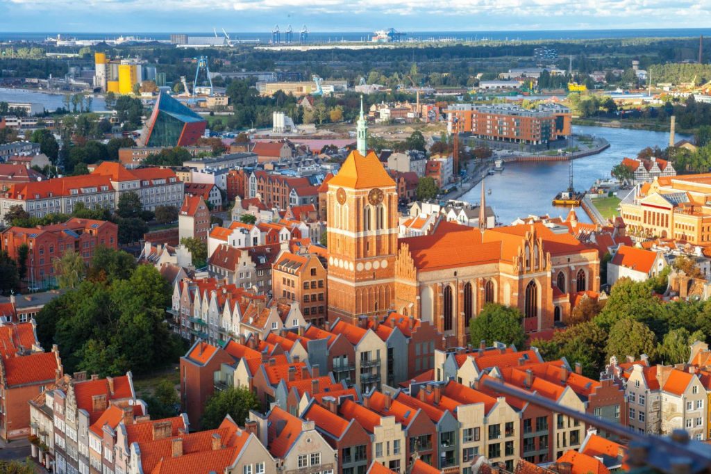 Vận chuyển hàng hóa từ Việt Nam đi Ba Lan nhanh chóng, an toàn